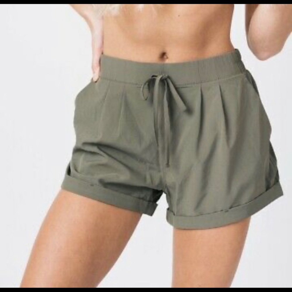 Zyia summer shorts in olive XL